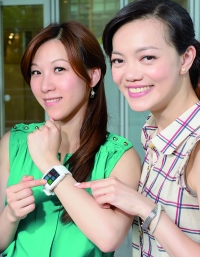 Smart Watches, Fitnessarmbänder und Co. bei Jüngeren besonders beliebt -
